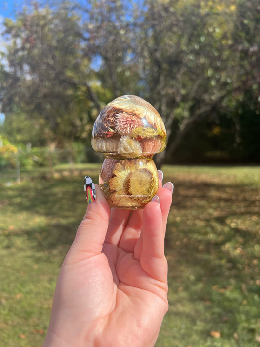Mushroom room decor with real flowers